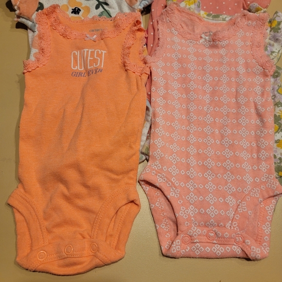 Bundle of 7 NB "Carter's" onesies. Various designs. Like new! - Picture 2 of 5